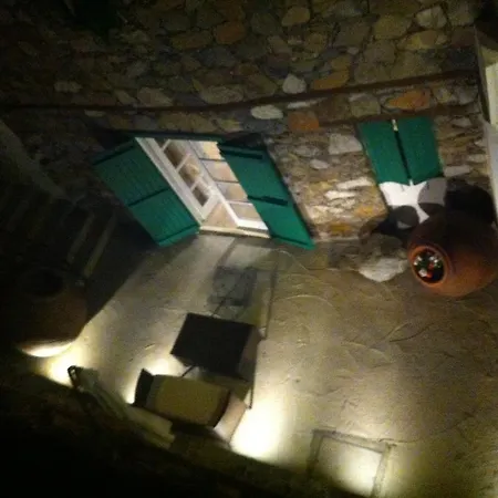 Maison Elena Kalopanagiotis