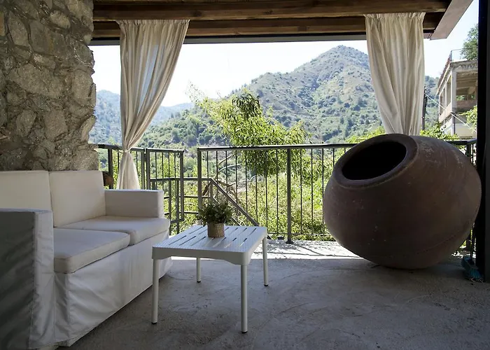 Maison Elena Kalopanagiotis